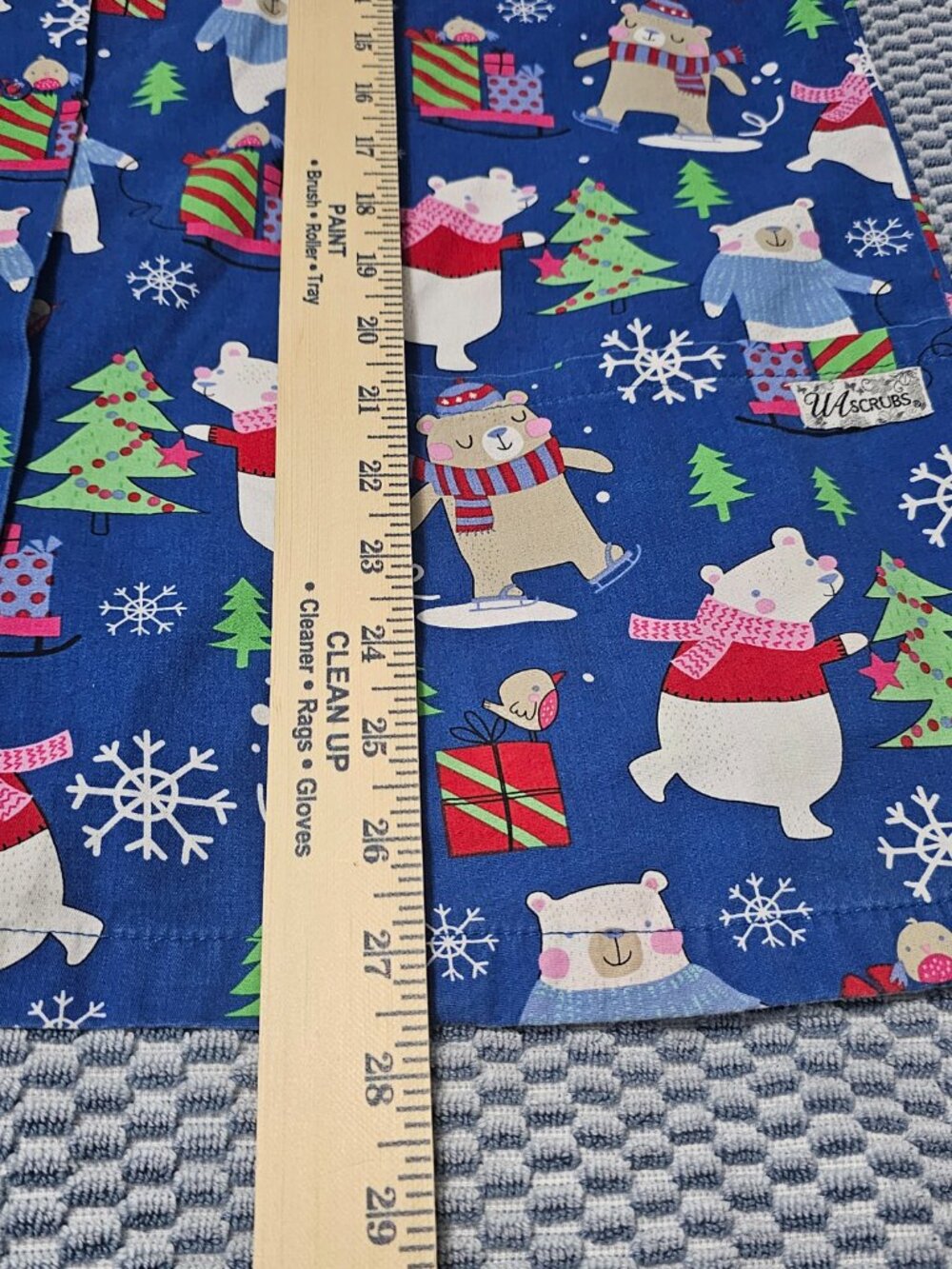 Christmas Scrub Top Bundle - 2 Pieces - Polar Bear & Peanuts Print - Size Medium - Picture 5 of 9